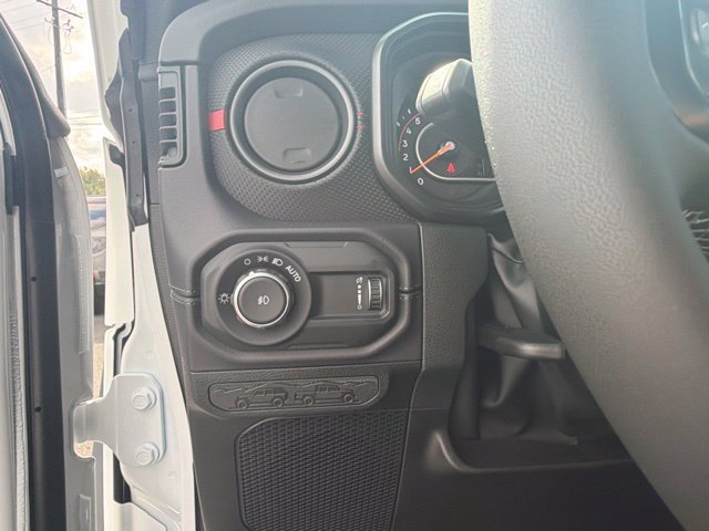 New 2027 Bright White Clear-Coat Paint Jeep Rubicon X image 25