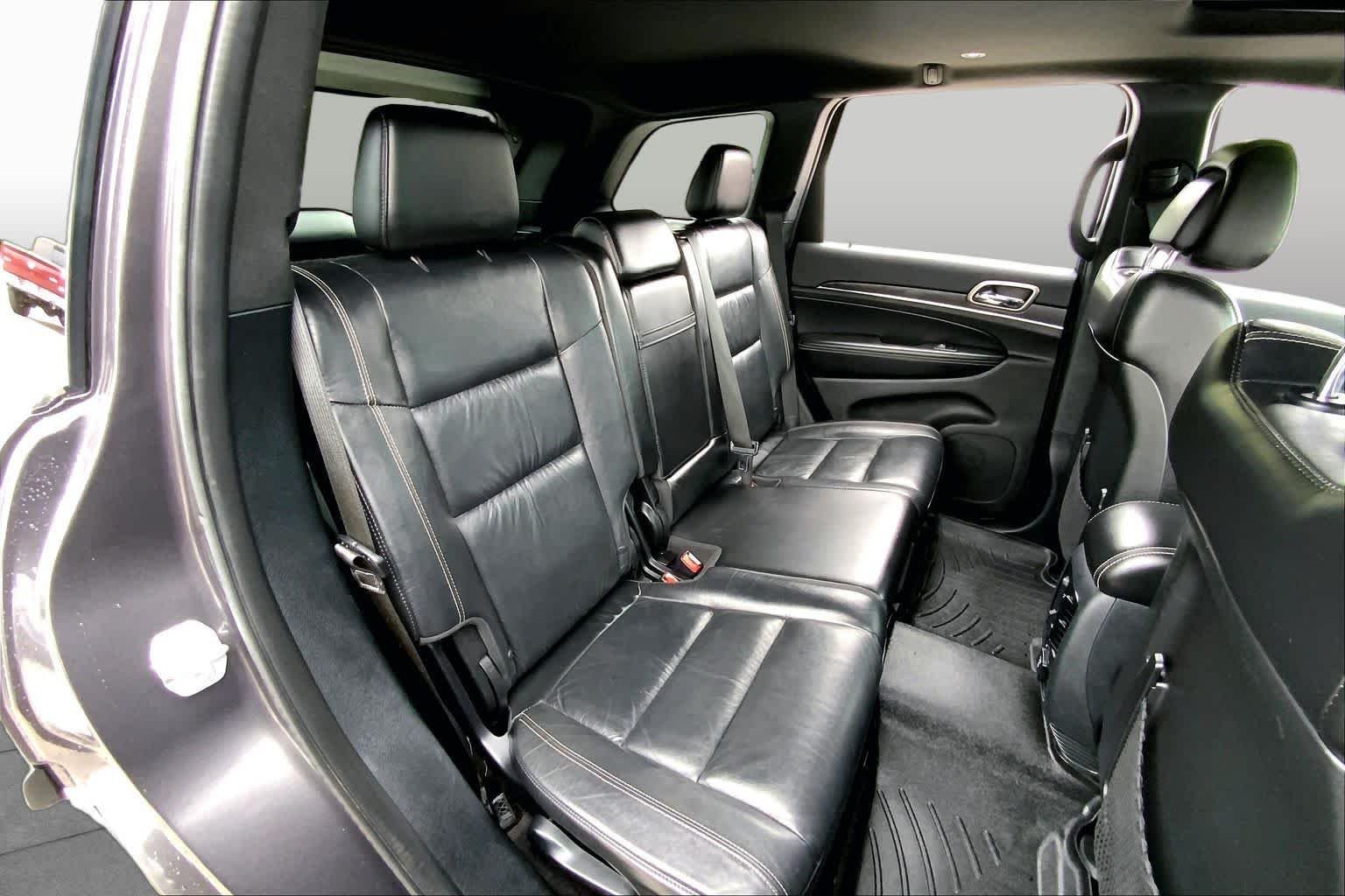 Used 2016 Granite Crystal Metallic Clearcoat Jeep Limited image 20