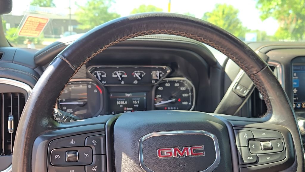 Used 2022 White GMC AT4 image 11