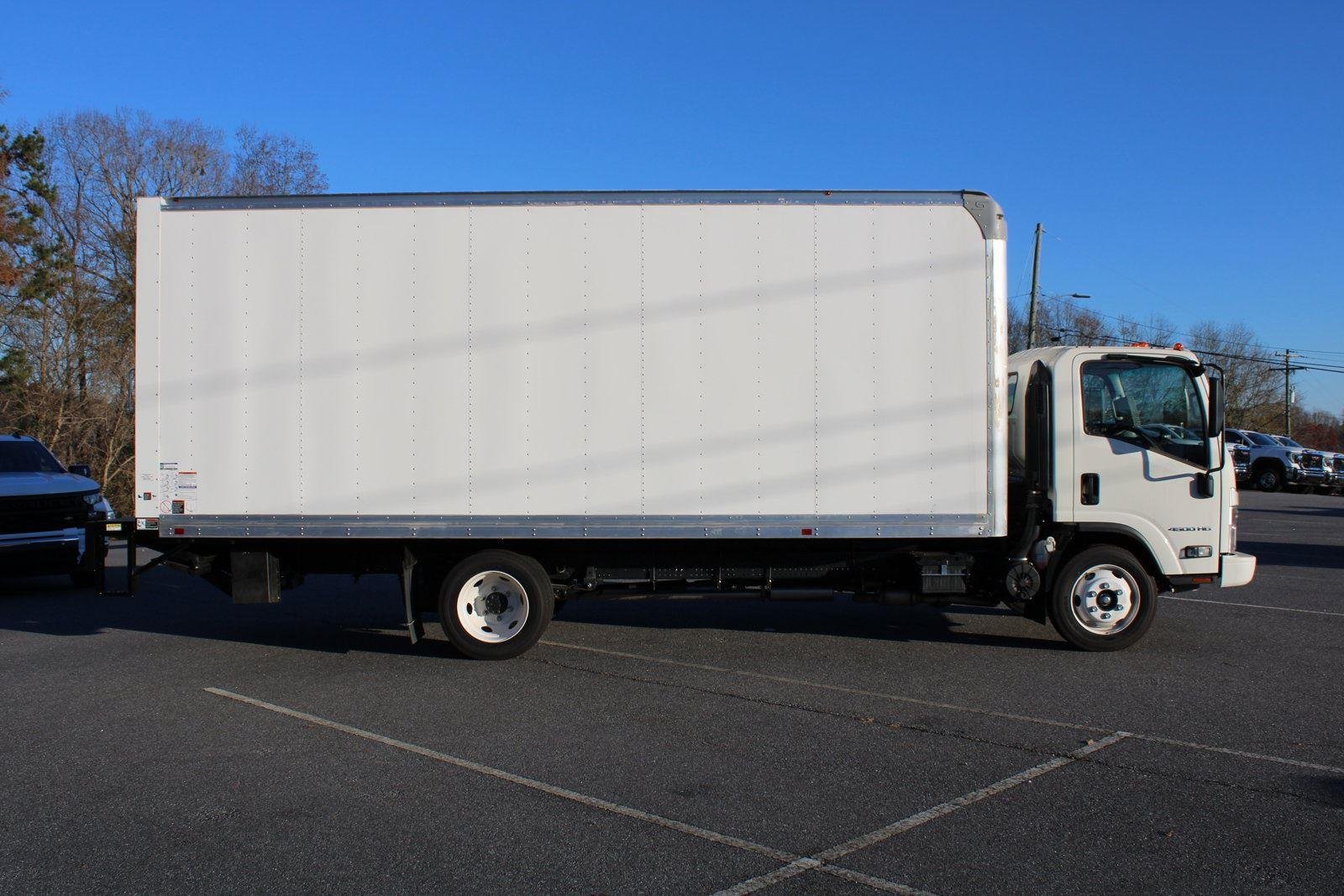 New 2024 Arc White Chevrolet  image 8