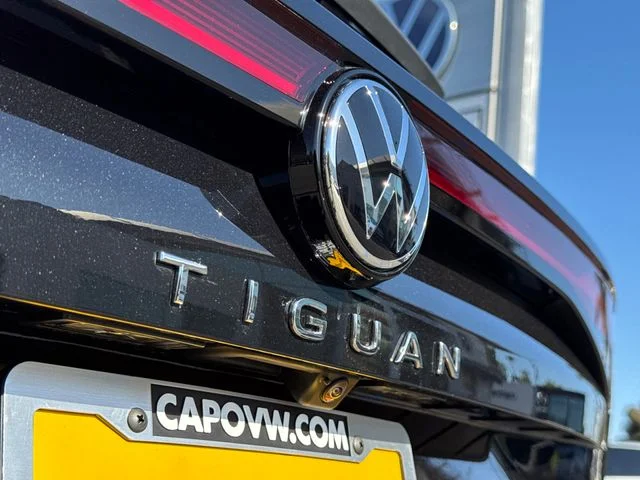 New 2026 Deep Black Pearl Volkswagen 2.0T SE image 16