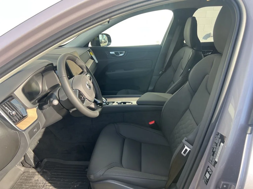 New 2026 Aurora Silver Volvo Plus image 10