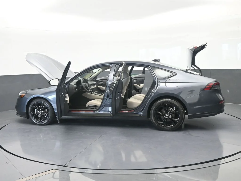 Used 2025 Gray Honda SE image 72