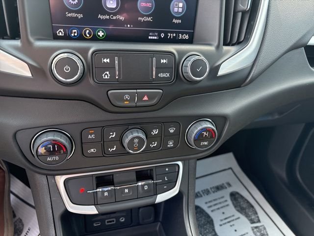 Used 2024 Silver GMC SLT image 26