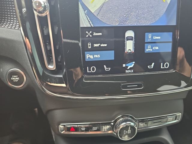 Used 2019 Red Volvo R-Design image 27