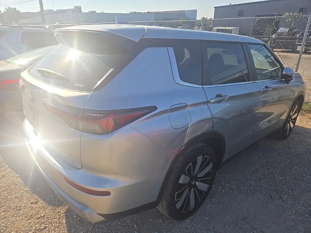 Used 2025 Gray Mitsubishi  image 3