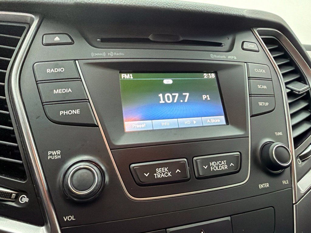 Used 2016 White Hyundai SE image 19