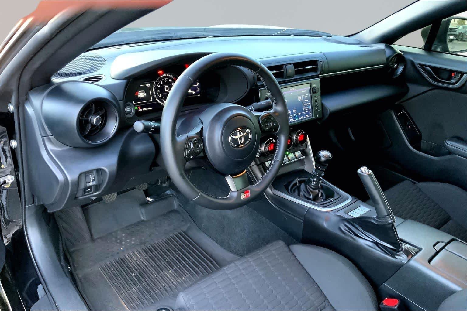 Used 2024 Raven Toyota  image 29