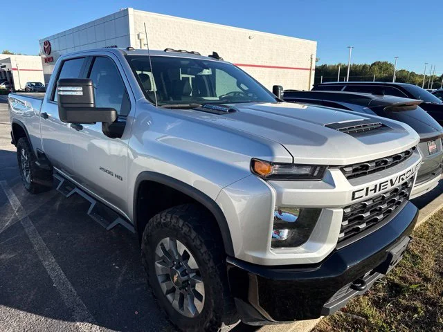 Used 2023 Silver Chevrolet Custom image 4