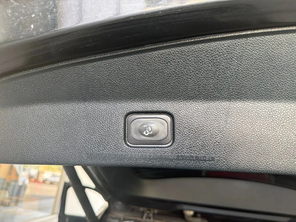 Used 2019 Black Metallic Ford Platinum image 8