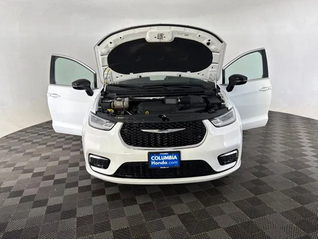 Used 2024 White Chrysler Touring L image 14