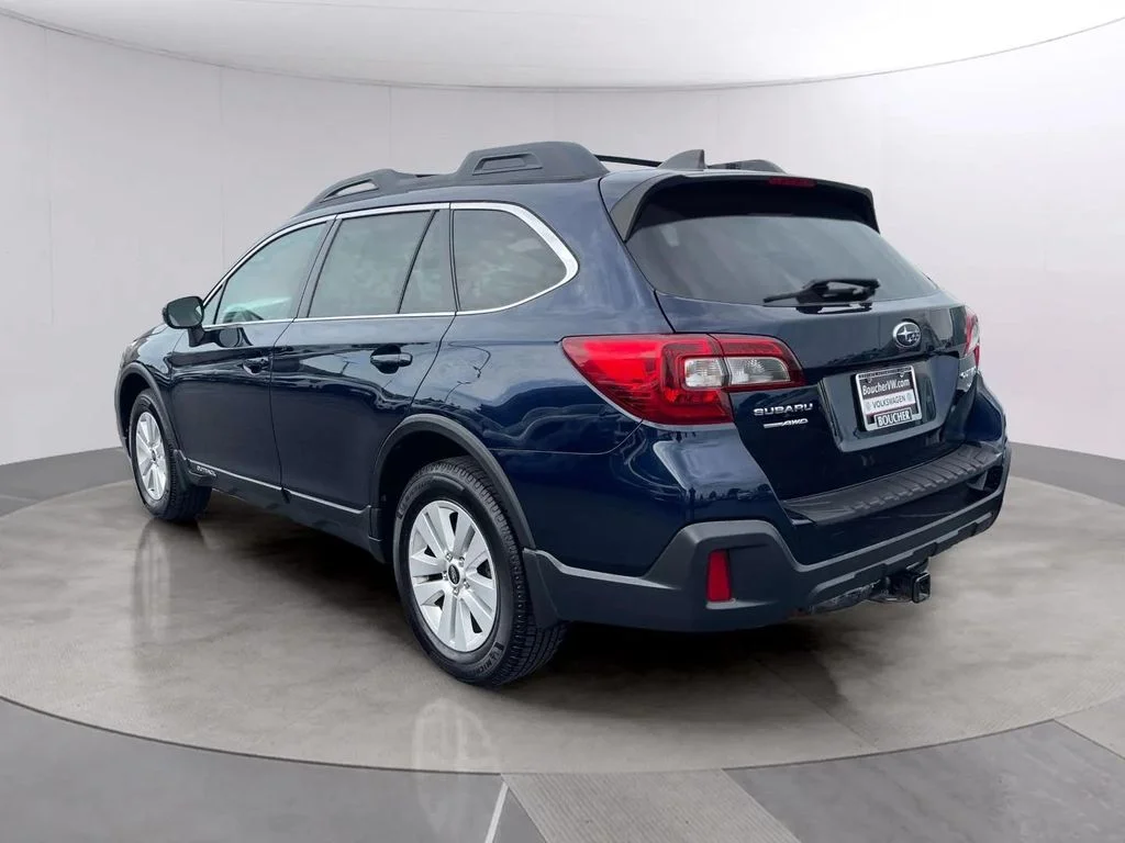 Used 2018 Dark Blue Pearl Subaru 2.5i Premium image 3