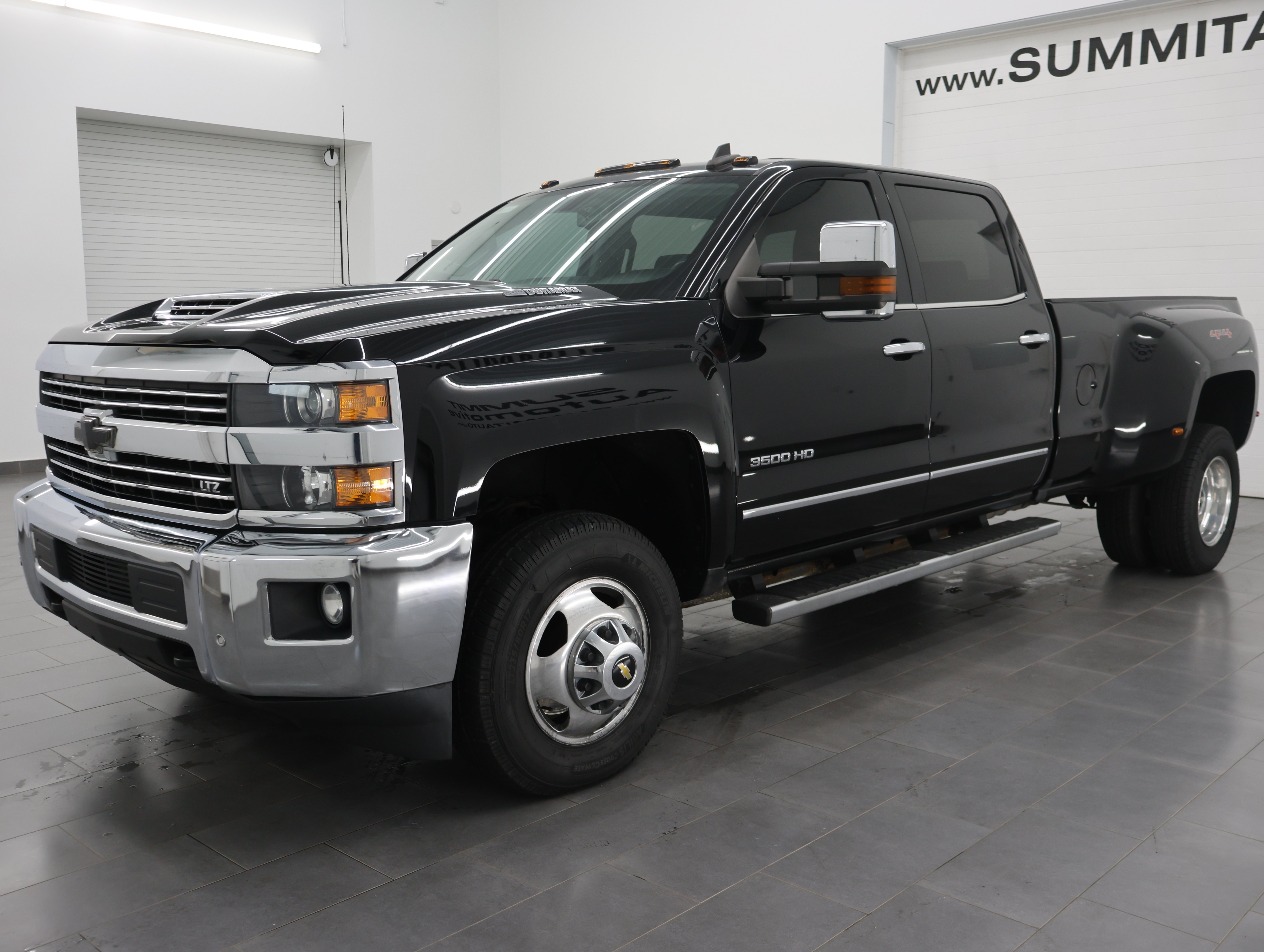 Used 2017 Black Chevrolet 4x4 Crew Cab LTZ DRW: CREW-LONG-DRW-LTZ-6.6L L5P DIESEL-NAV-HEAT/COOL SEATS-BACKUP CAM image 7