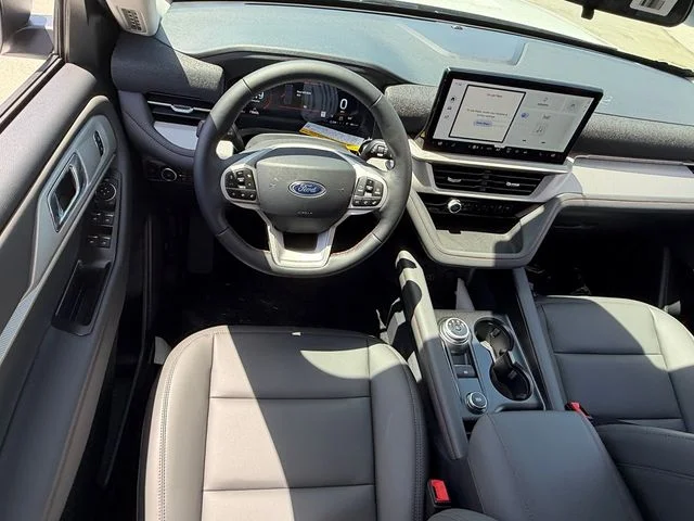 New 2026 Star White Metallic Tri-Coat Ford Active image 8