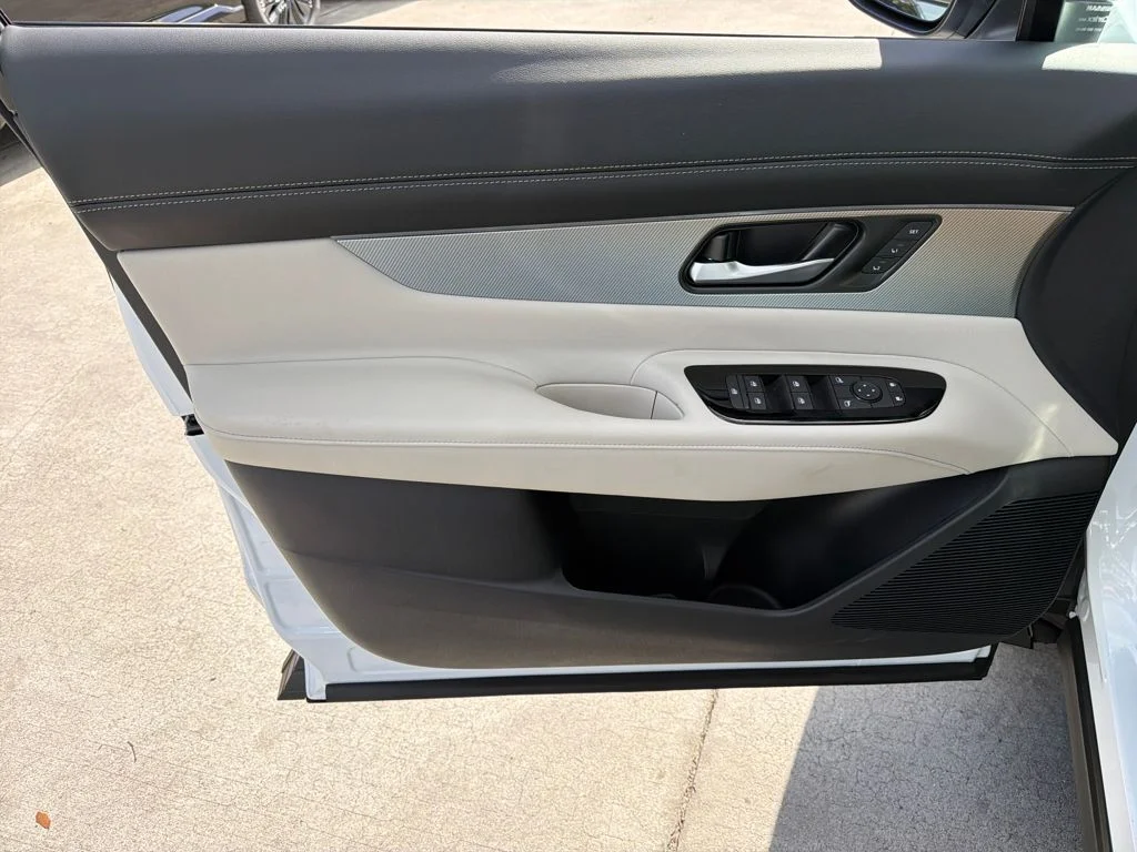New 2026 White Nissan SL image 19