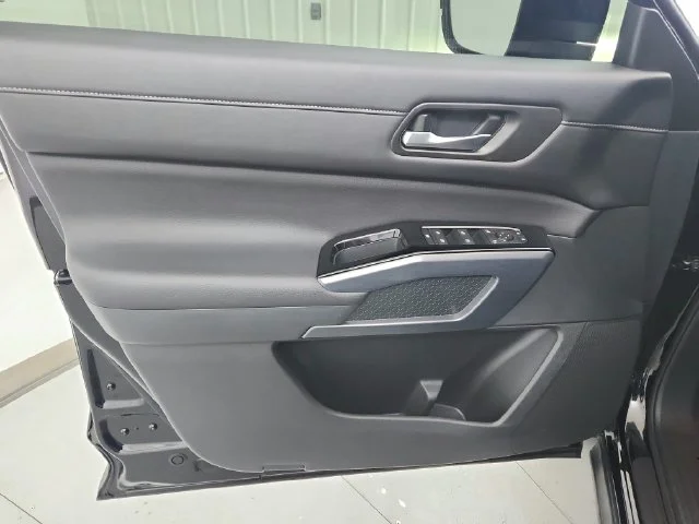 Used 2025 Black Nissan SL image 32