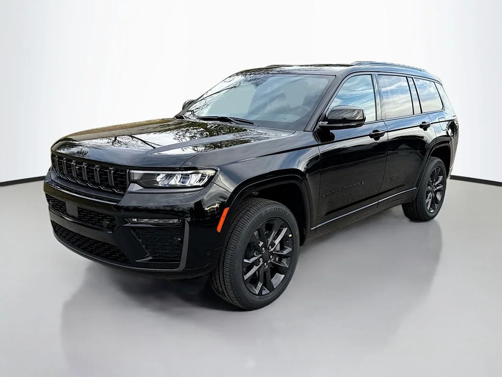New 2026 Diamond Black Crystal Pearlcoat Jeep Limited Reserve image 8
