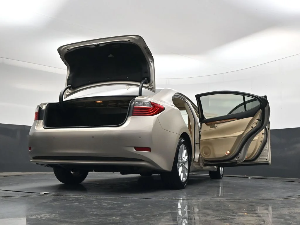 Used 2013 Beige Lexus 300h image 40