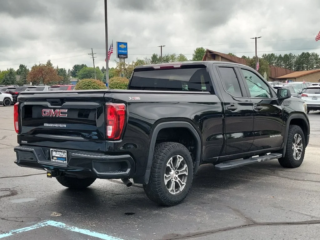 Used 2019 Onyx Black GMC  image 3