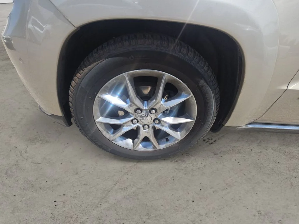 Used 2014 Beige Jeep Summit image 9