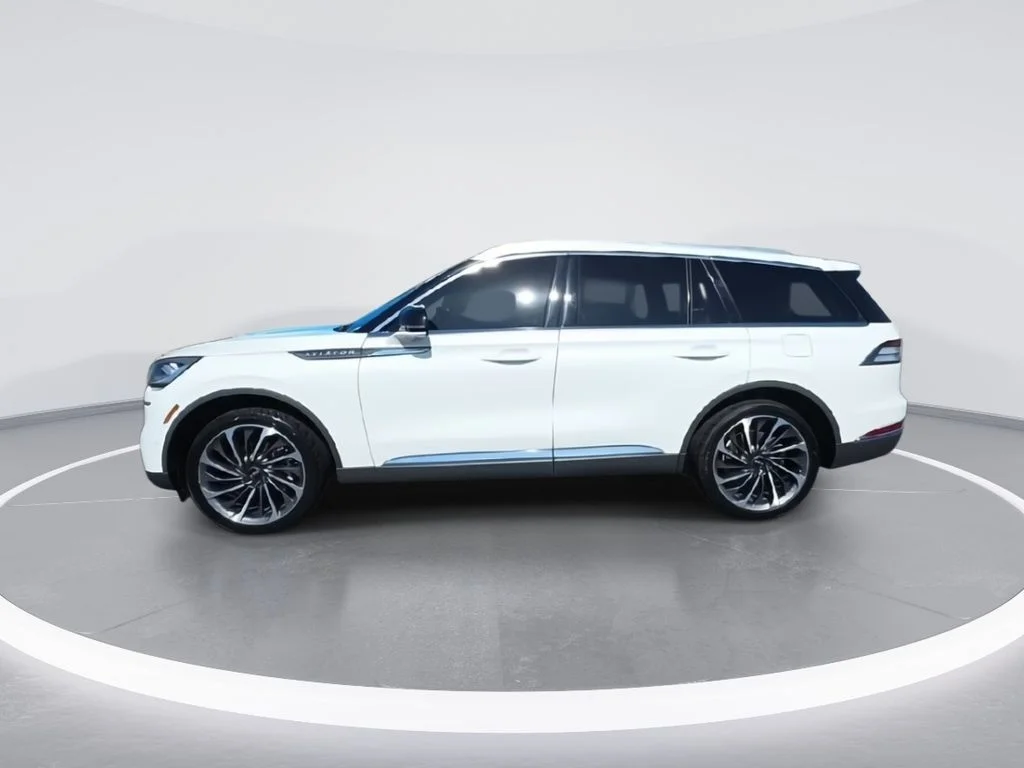 Used 2021 White Lincoln Reserve image 5