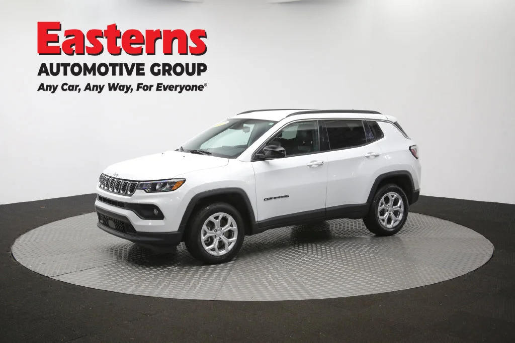 Used 2024 White Jeep Latitude image 52
