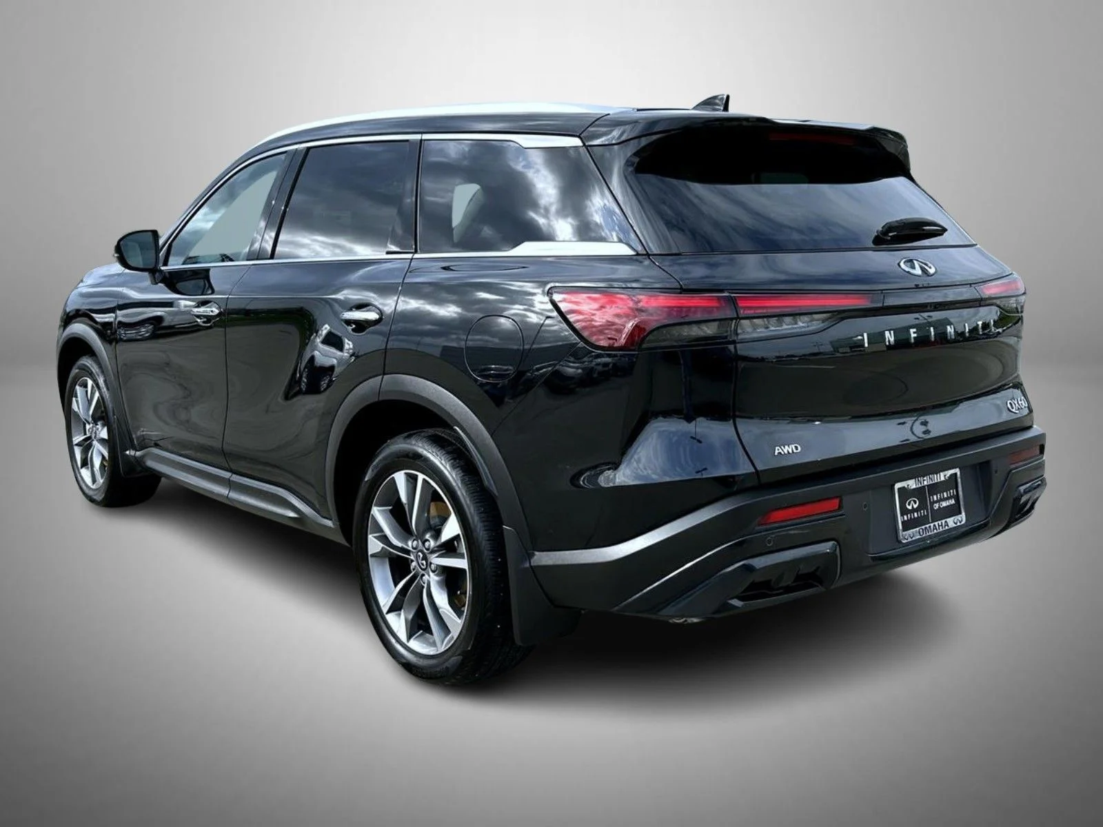 Used 2025 Black INFINITI LUXE image 7