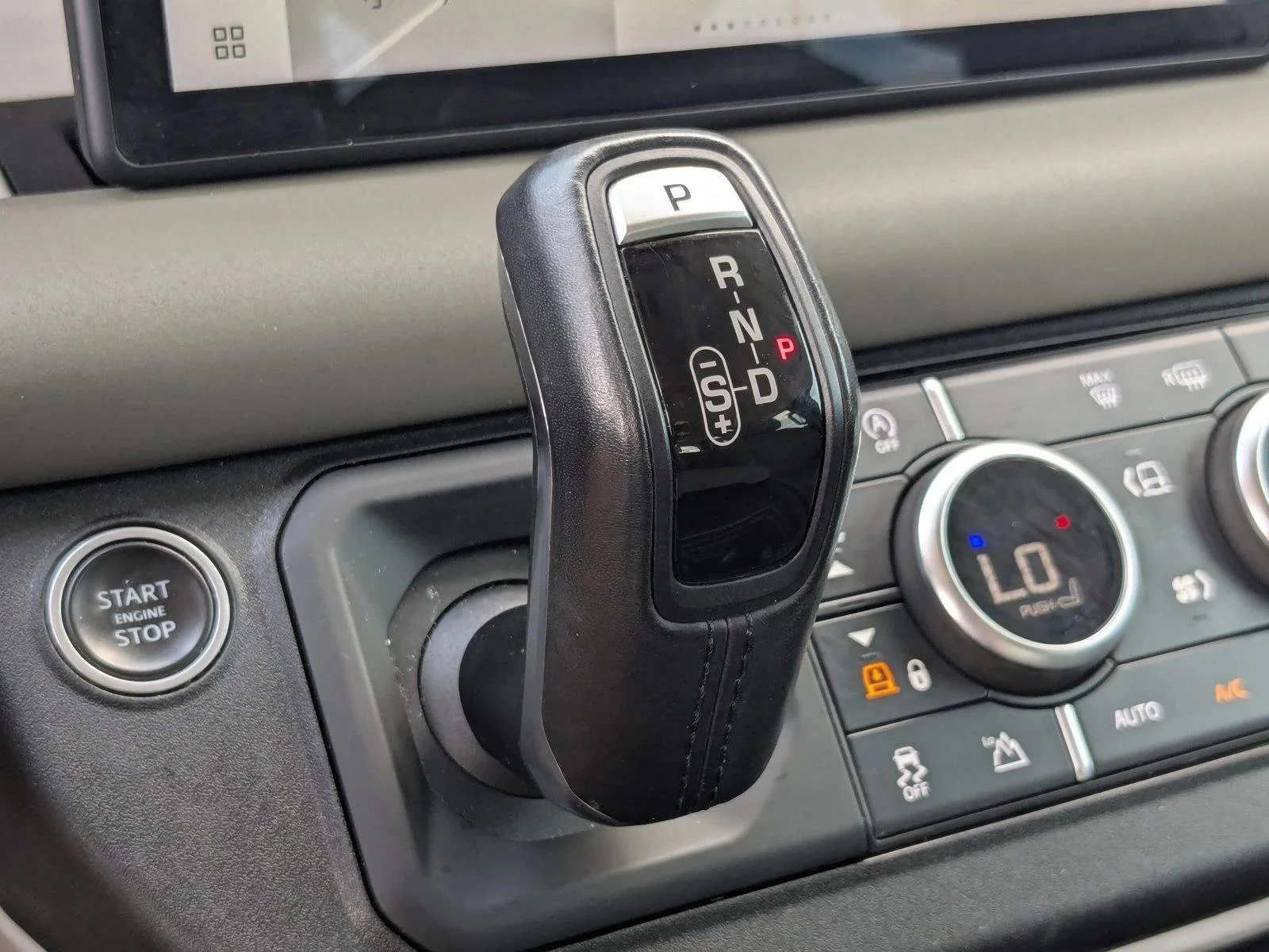 Used 2020 Pangea Green Metallic Land Rover SE image 12