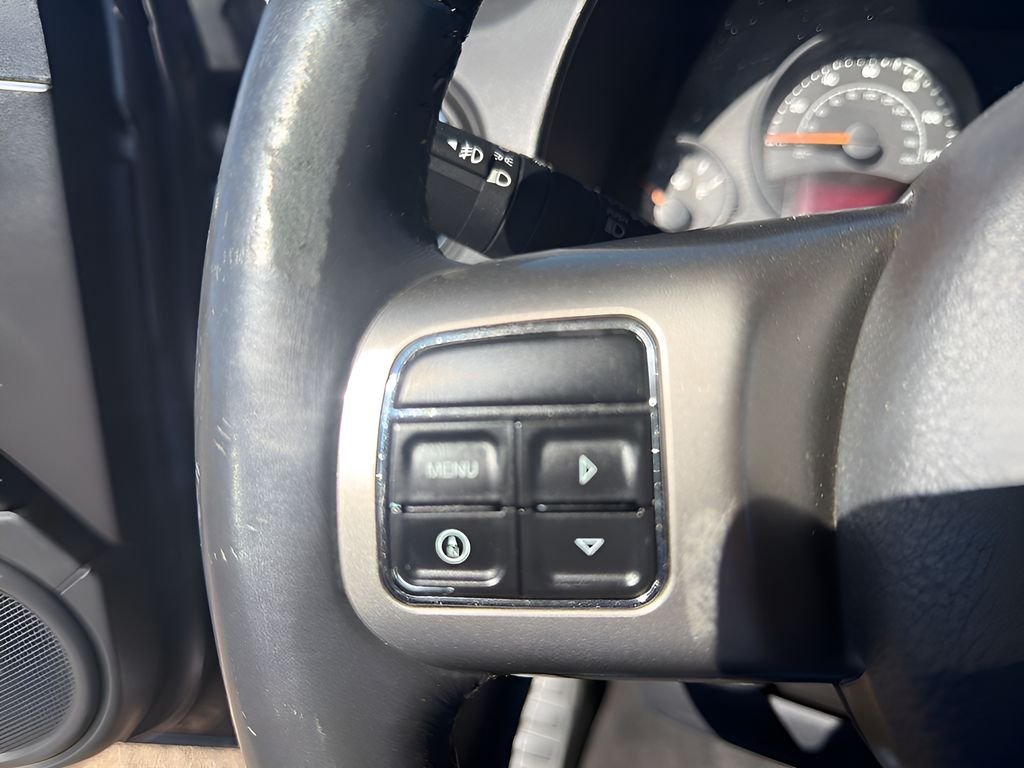 Used 2015 Granite Crystal Metallic Clearcoat Jeep Latitude image 25