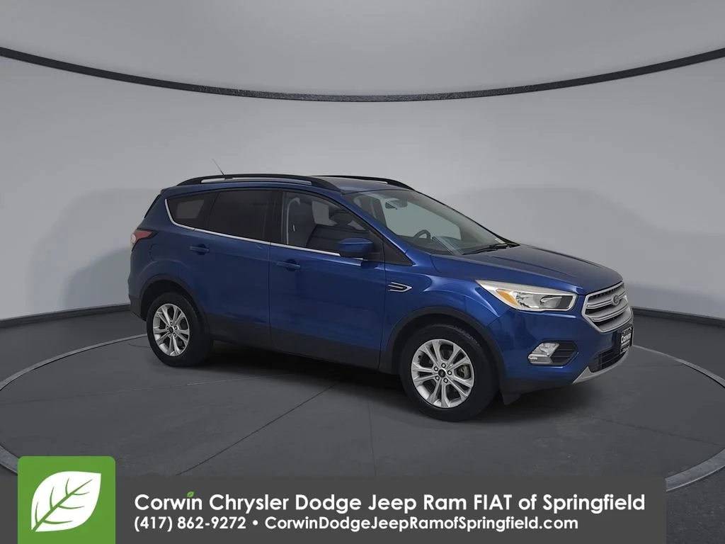 Used 2018 Blue Ford SE image 2