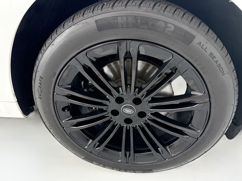 Used 2024 Fuji White Land Rover Dynamic SE image 31