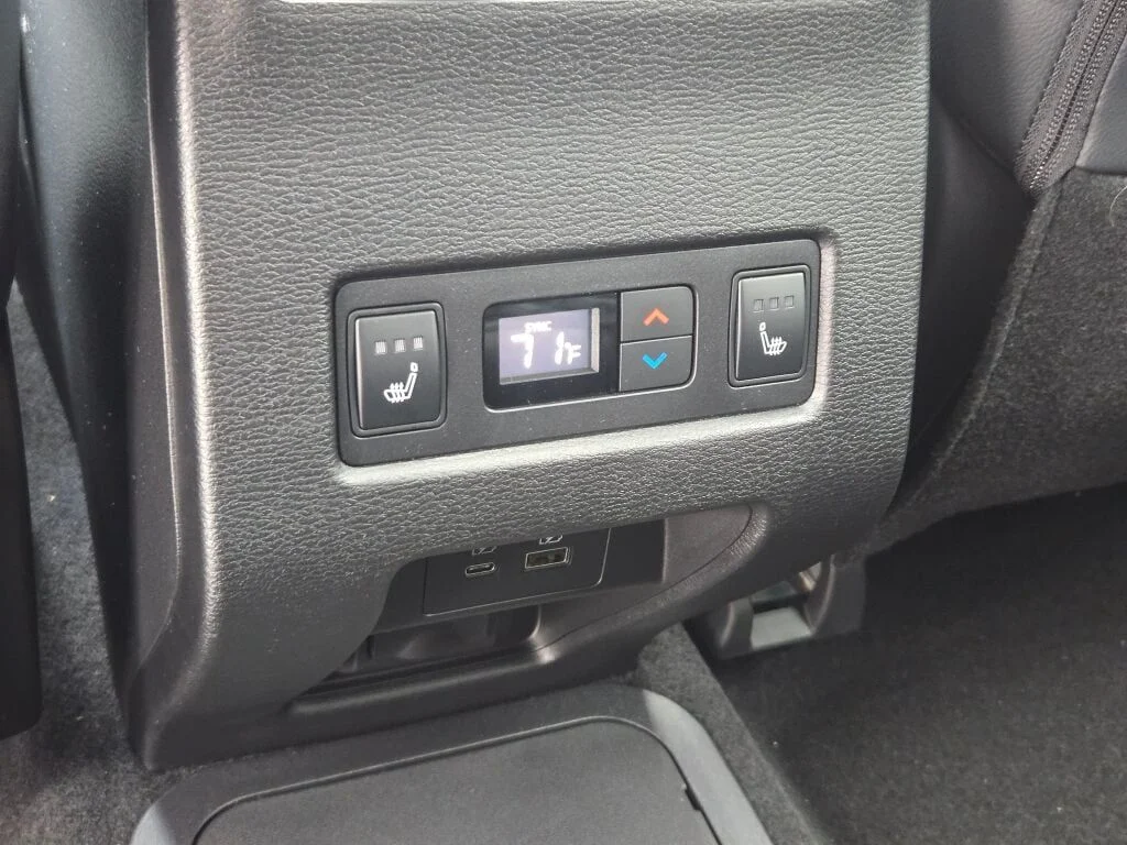 2025 Mitsubishi Outlander Plug-in Hybrid SEL - Photo 15