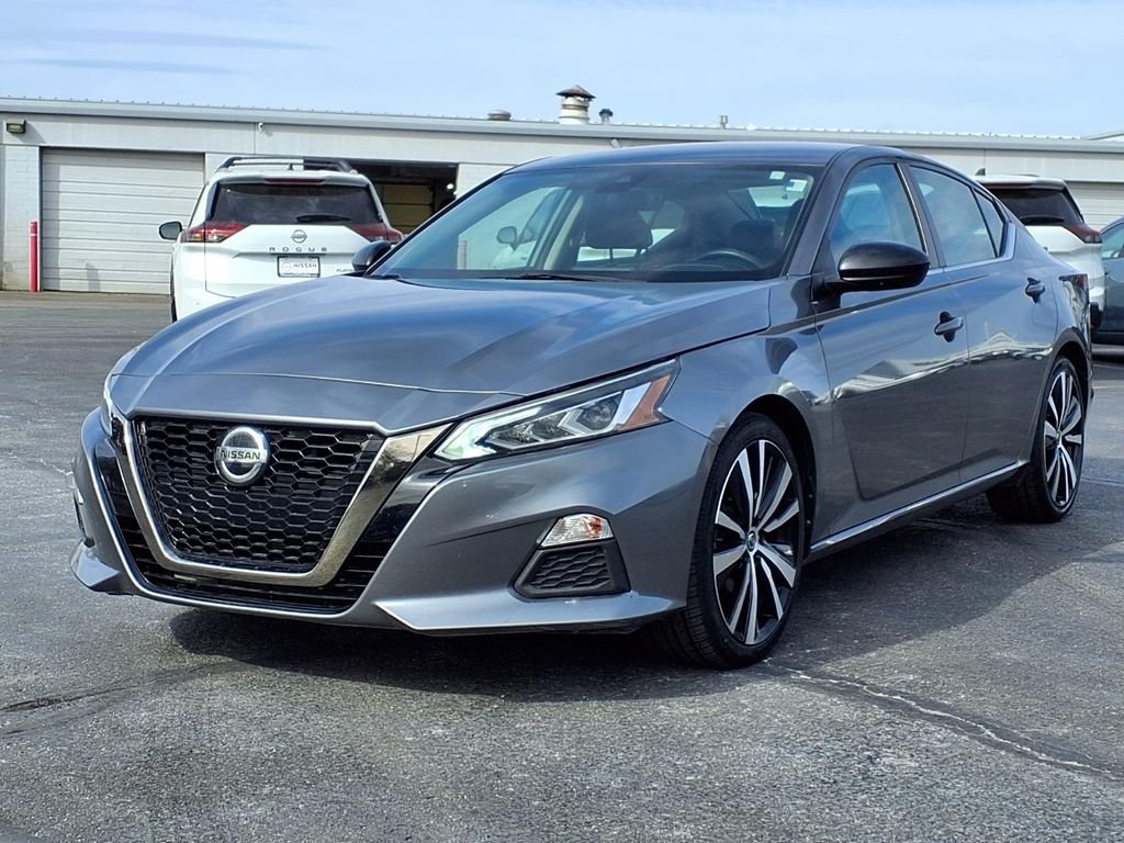 Used 2020 Nissan Altima SR with VIN 1N4BL4CV2LC235863 for sale in Kansas City