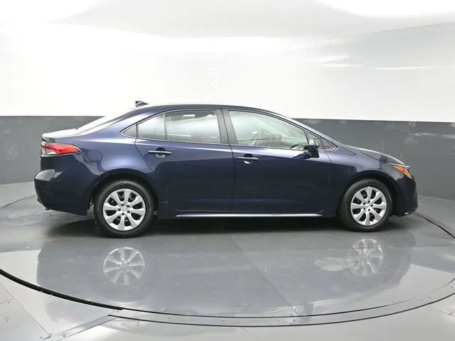 2025 Toyota Corolla LE - Photo 8