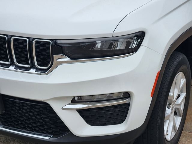 Used 2023 White/off-white Jeep Limited image 9
