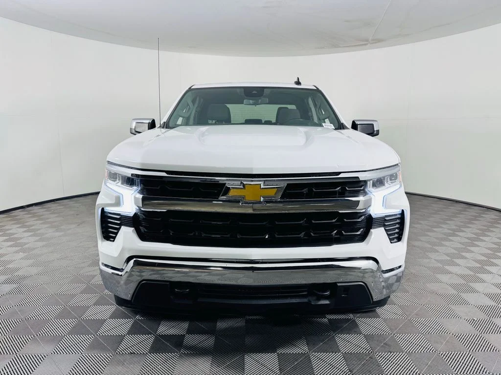 Used 2023 White Chevrolet LT image 3