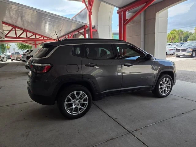 Used 2023 Gray Jeep Latitude Lux image 13