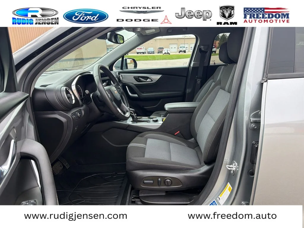Used 2023 Gray Chevrolet LT image 9