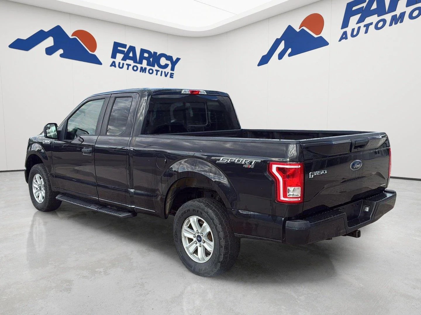 Used 2015 Tuxedo Black Metallic Ford XL image 4