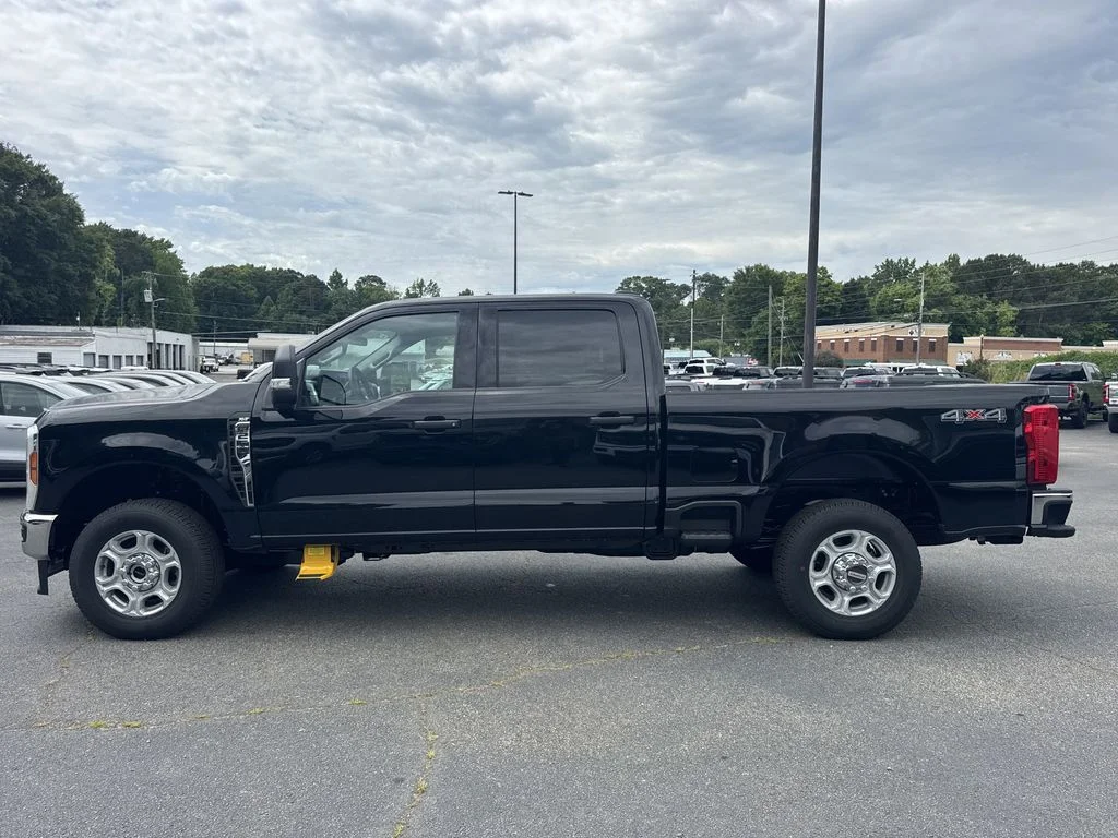 New 2026 Black Ford XLT image 4