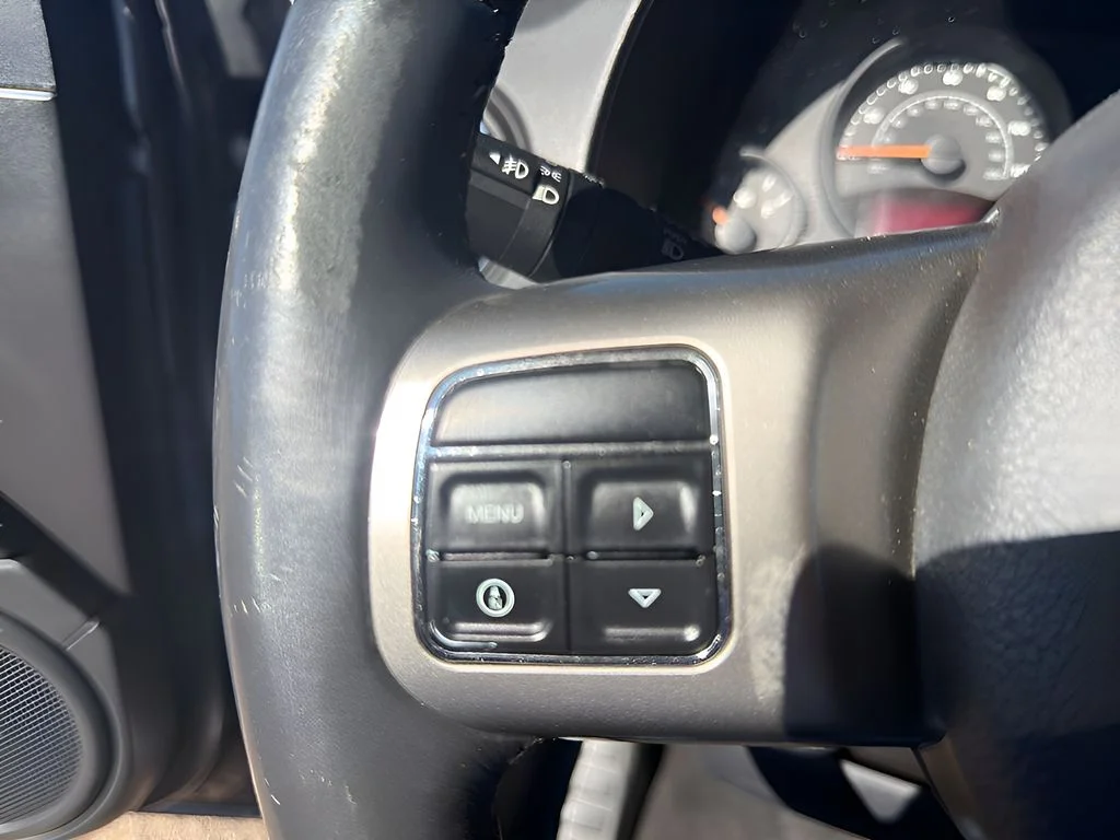 Used 2015 Granite Crystal Metallic Clearcoat Jeep Latitude image 25