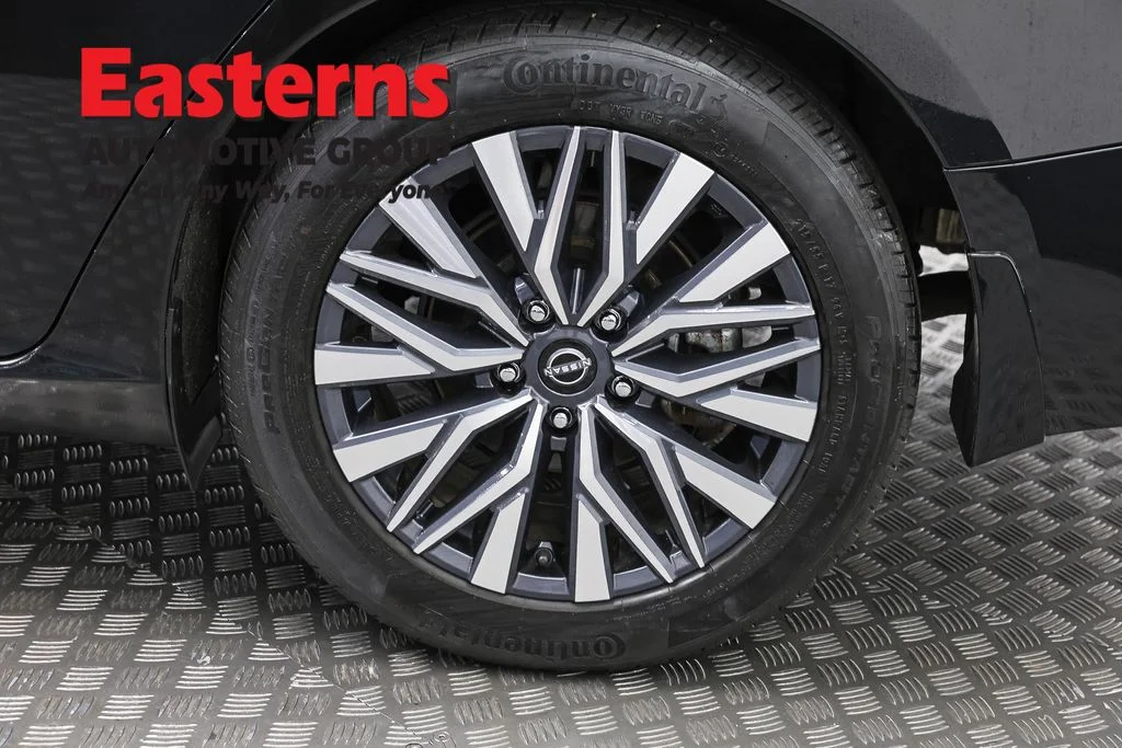 Used 2023 Black Nissan 2.5 SV image 33