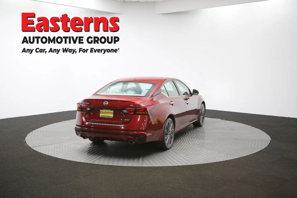 Used 2023 Red Nissan 2.5 SL image 39
