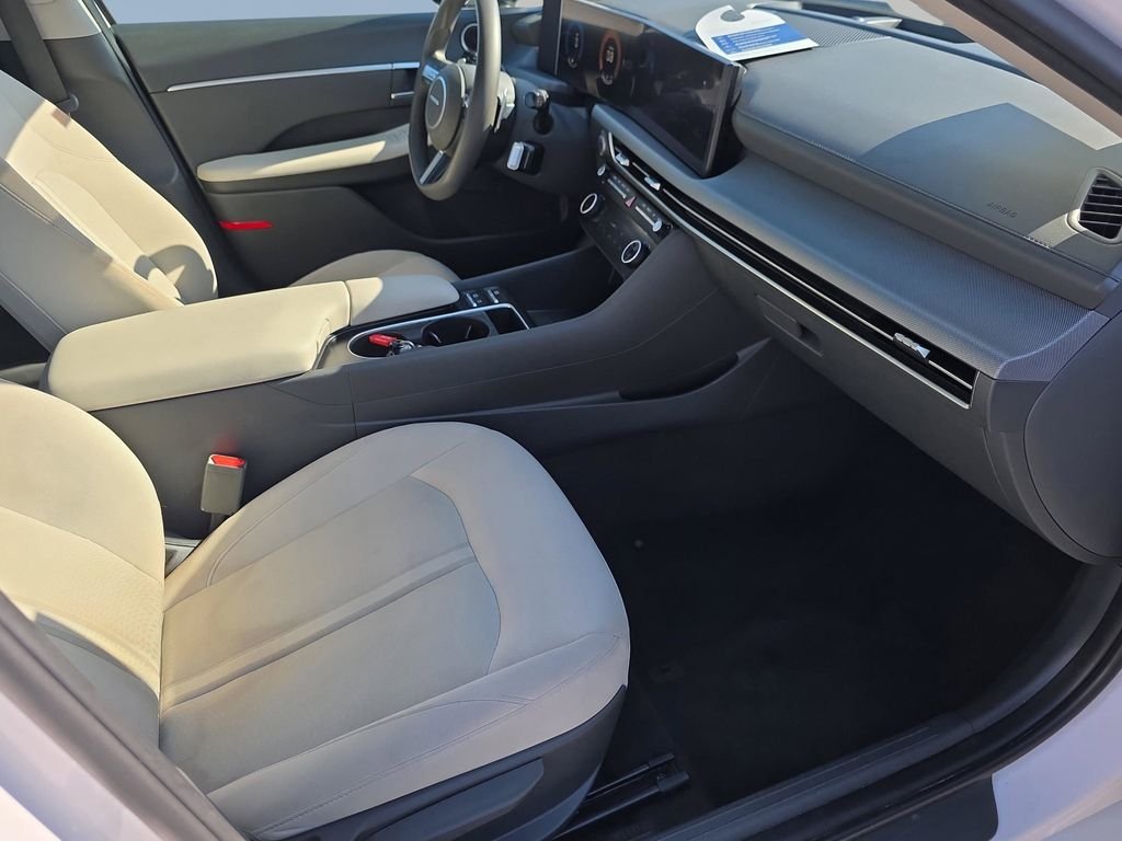 2025 Hyundai Sonata SEL - Photo 30