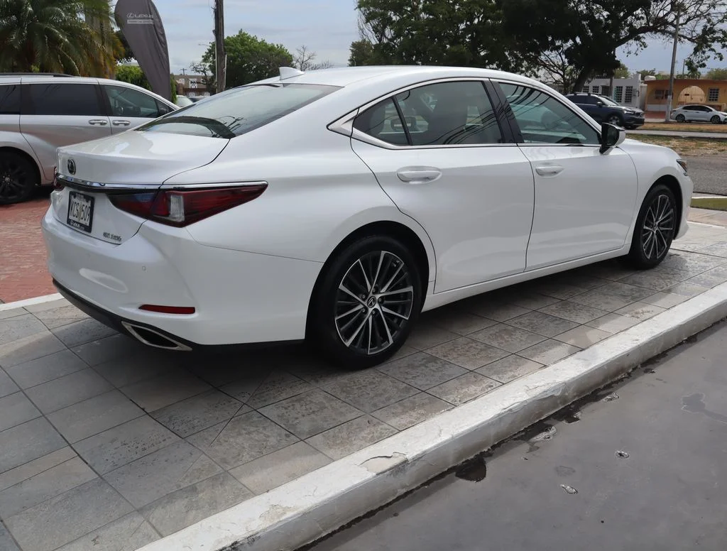 Used 2023 White Lexus 350 image 5