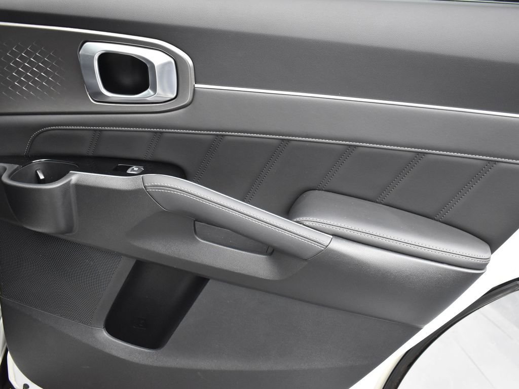 2022 KIA SORENTO - Image 28