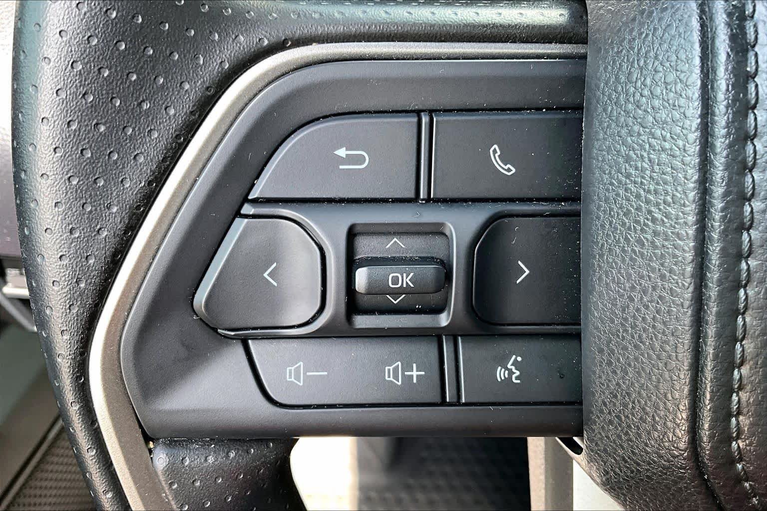 Used 2025 Ice Cap Toyota SR5 image 19