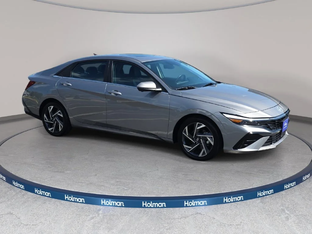 Certified Used 2024 Metal Hyundai Limited image 3
