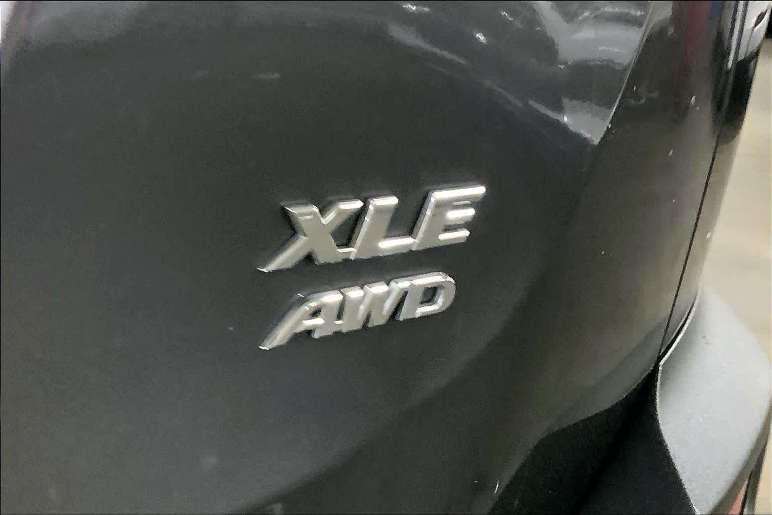 Used 2014 Magnetic Gray Metallic Toyota XLE image 10
