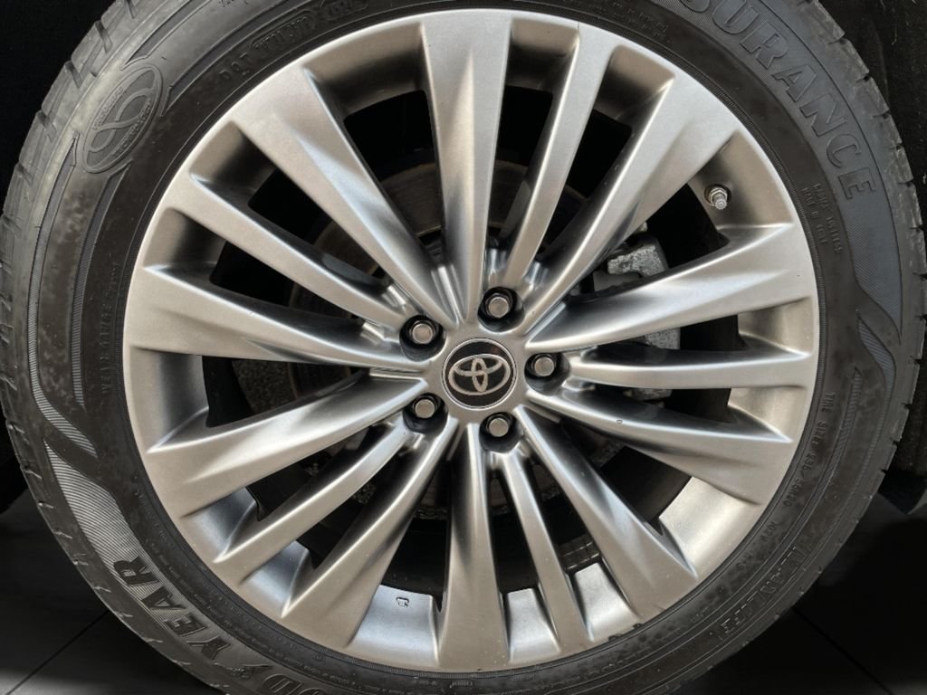 Used 2022 Black Toyota Platinum image 29